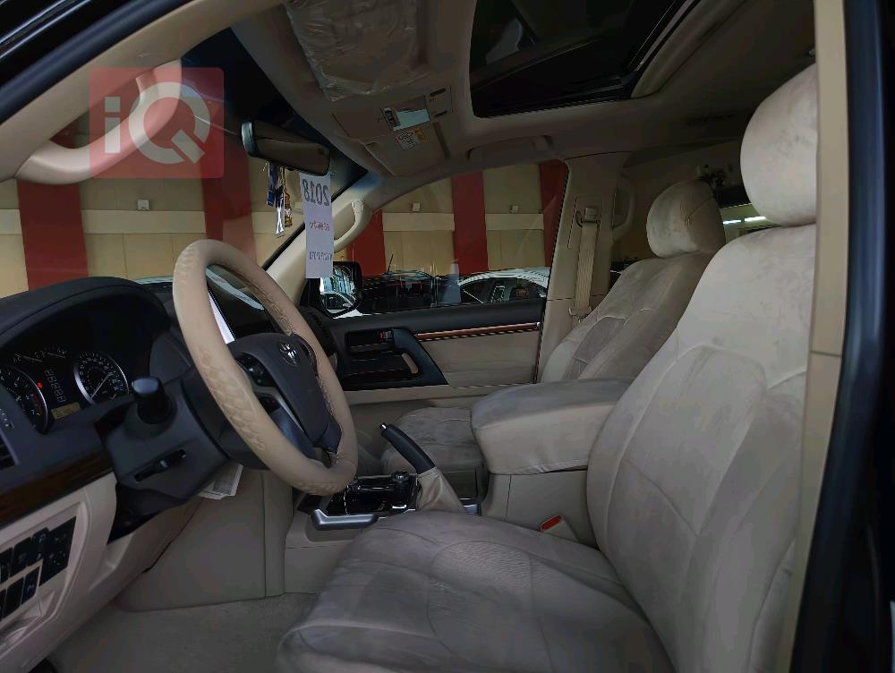 تۆیۆتا لاند کروزەر